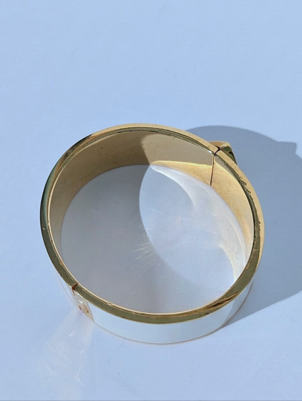 Kate Spade Heritage Spade Enamel Hinged Bangle Wh Enamel Gold-Tone Cuff Bracelet - Picture 7 of 10